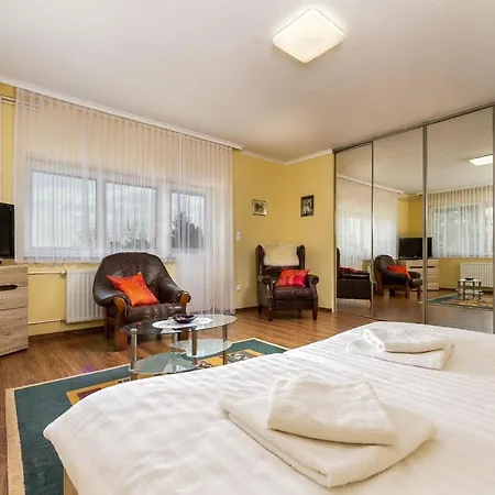 Auf Grossem Gartengrundstueck Apartment Cserszegtomaj