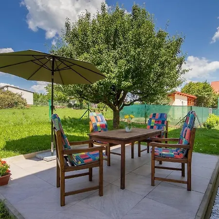 Auf Grossem Gartengrundstueck 아파트 *