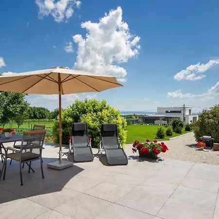 Apartment Auf Grossem Gartengrundstueck