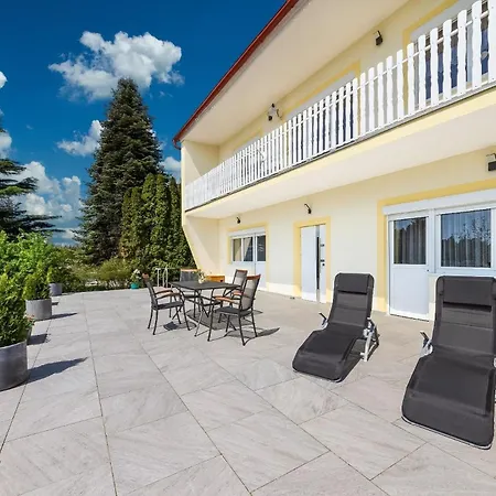 Auf Grossem Gartengrundstueck Apartment *