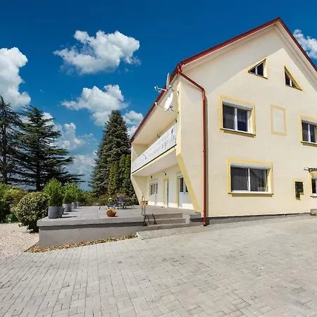 Apartment Auf Grossem Gartengrundstueck *